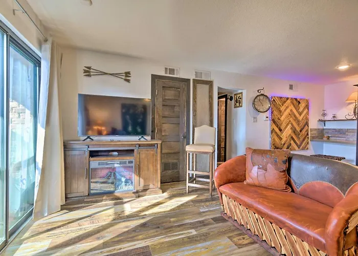 Apartment 4 Mi To Dtwn: Rustic Worth