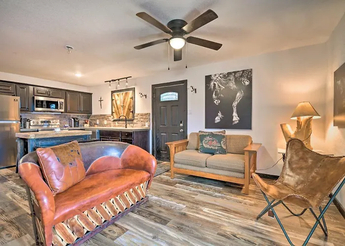 Apartment 4 Mi To Dtwn: Rustic Worth