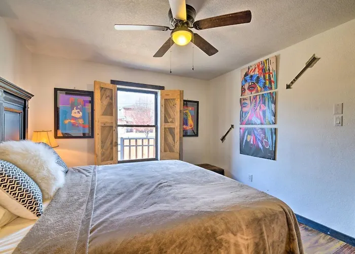 4 Mi To Dtwn: Rustic Worth Apartment *