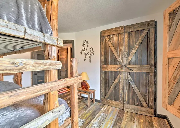 4 Mi To Dtwn: Rustic Worth *