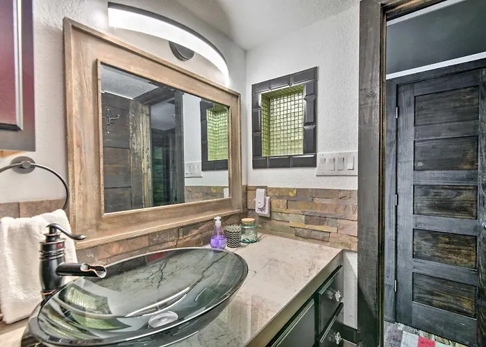 4 Mi To Dtwn: Rustic Worth Apartment *
