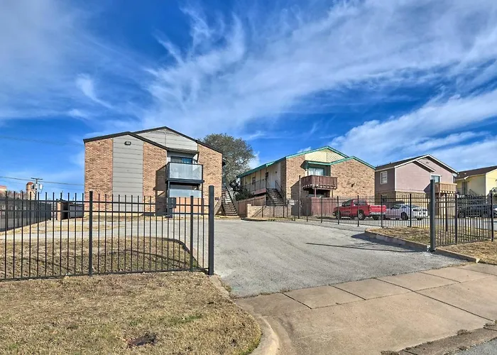 4 Mi To Dtwn: Rustic Worth Apartment *