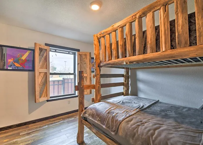 Apartment 4 Mi To Dtwn: Rustic Worth
